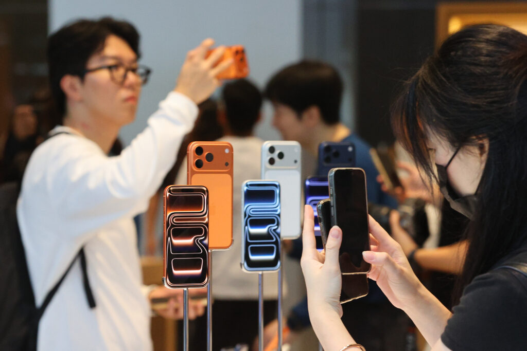 최근 발매된 아이폰 17