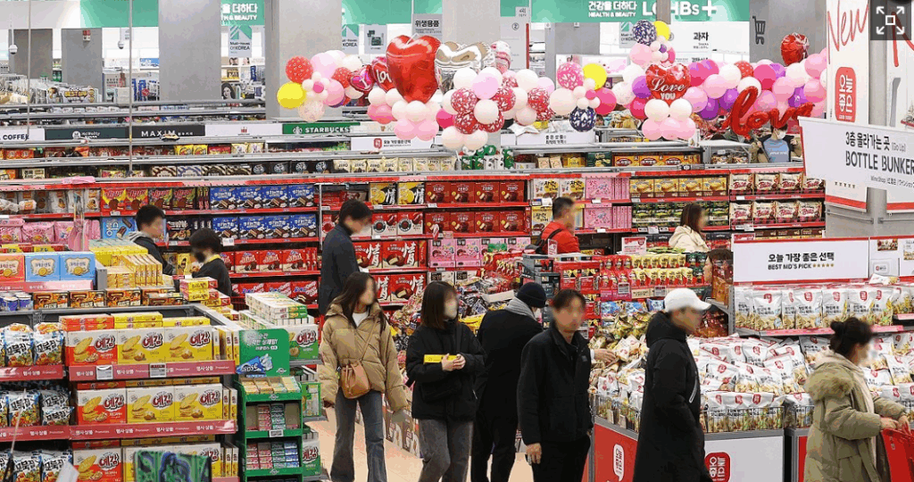 소비자물가 체험이 가능한 서울의 한 대형마트