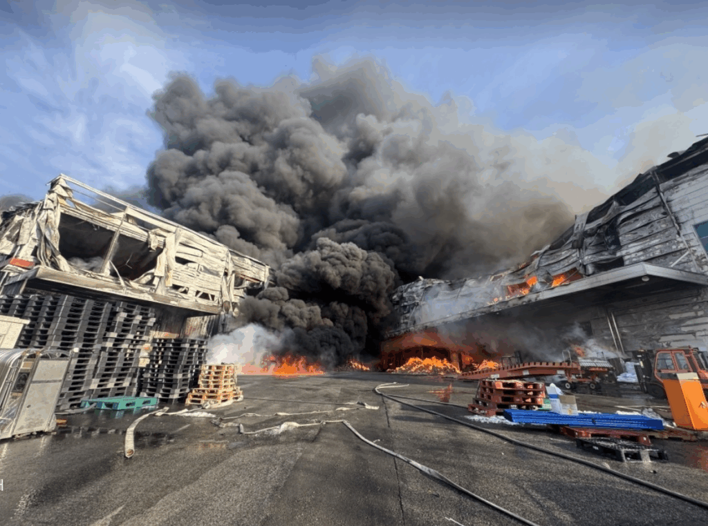 충북 음성군에서 발생한 공장 화재와 관련해 정부가 즉각 대응에 나섰다. 