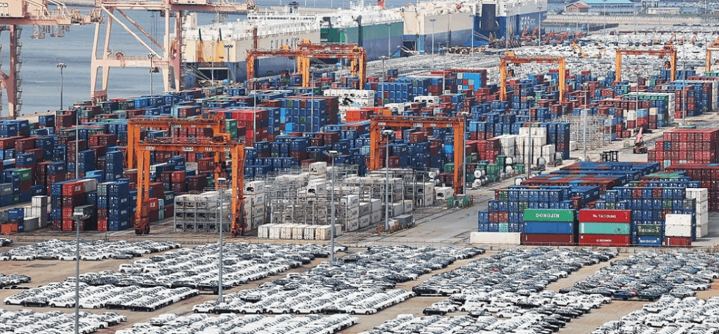 산업통상자원부와 과학기술정보통신부는 15일 2025년 연간 및 12월 정보통신산업(ICT) 수출입 동향을 발표했다. 