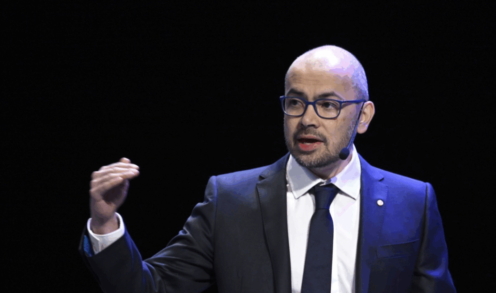 중국의 인공지능(AI) 기술력이 미국과 서방 국가들과의 격차를 빠르게 좁히며 불과 몇 달 차이까지 따라붙었다는 평가가 나왔다. 