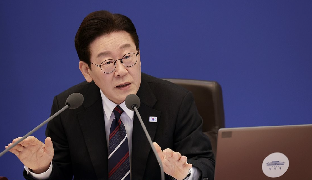 이재명 대통령이 농사를 짓지 않는 농지에 대해 법에 따른 매각명령을 검토하라고 지시한 것과 관련해 “헌법상 경자유전 원칙에 따른 조치”라며 일부의 ‘공산주의적 발상’이라는 비판을 정면 반박했다.