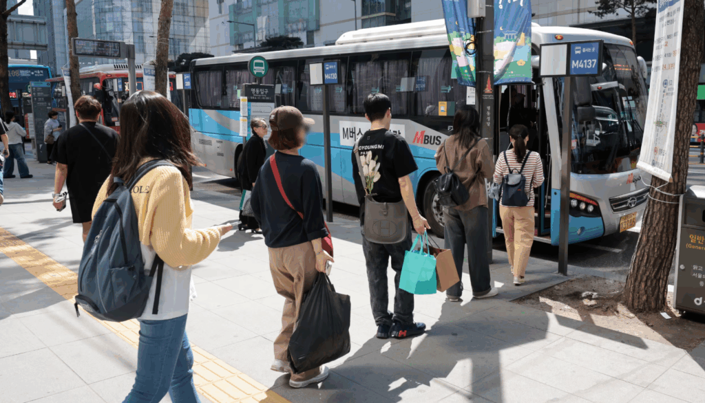 2025년 4분기 가계소득이 전년 동기 대비 4.0% 증가하며 10분기 연속 상승세를 이어갔다.