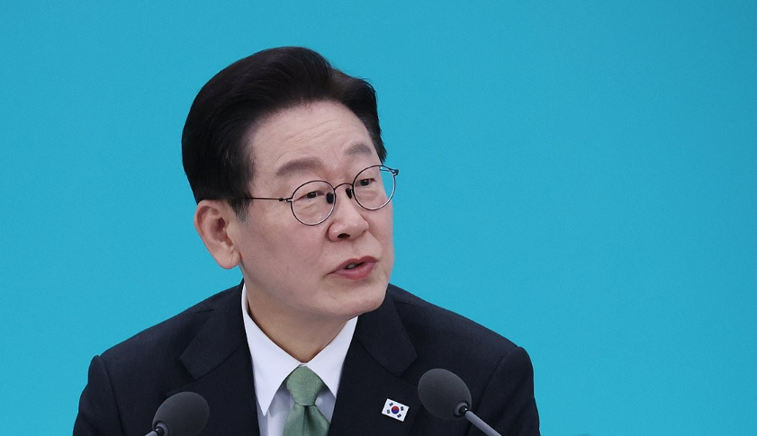 이재명 대통령의 국정 수행 지지율이 취임 후 최고치인 67%를 기록하며 집권 이후 가장 강력한 동력을 얻은 것으로 나타났다.