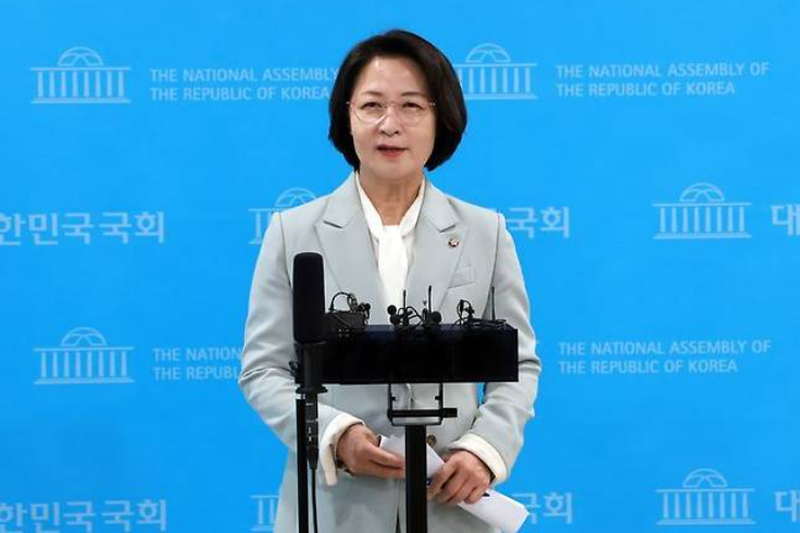 추미애 더불어민주당 의원이 국회 법제사법위원장직을 내려놓고 본격적인 경기도지사 선거 행보에 나선다. 