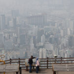 부산 황령산 전망대(서면방면)에서 바라본 도심이 뿌옇게 보인다.
