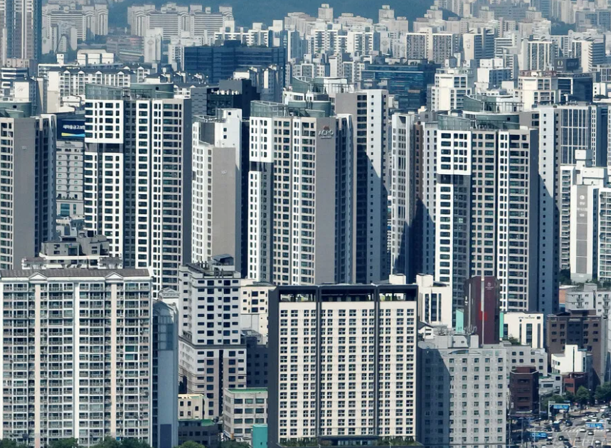 부동산 프로젝트 파이낸싱(PF) 시장의 최대 위기로 꼽혔던 부실 사업장 정리가 가속화되면서 금융권 전반의 건전성 지표가 뚜렷한 회복세를 보이고 있다.