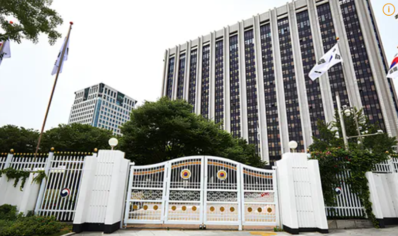 금융당국이 가상자산거래소를 이용한 보이스피싱 범죄를 뿌리 뽑기 위해 더욱 강력해진 출금 규제 카드를 꺼내 들었다.