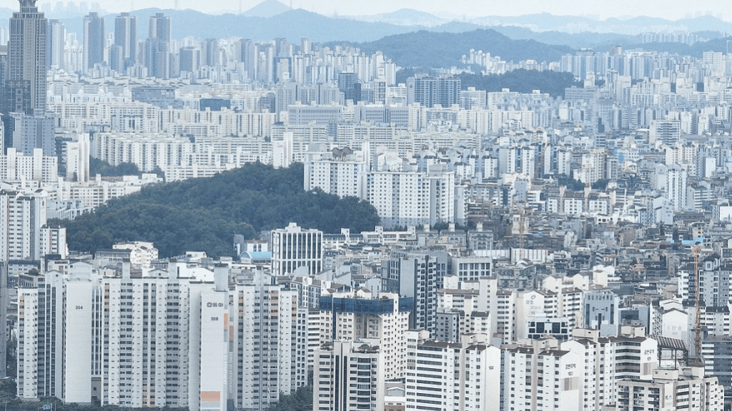 서울 강남구와 송파구 등 토지거래허가구역 내에서 세입자가 있는 주택을 매도하려는 집주인들의 숨통이 트인다. 