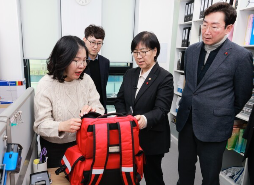거동이 불편해 병원 방문이 어려웠던 고령의 장기요양 수급자들이 요양병원이나 시설에 입소하지 않고도 가정에서 전문적인 의료 및 돌봄 서비스를 받을 수 있는 길이 넓어졌다.