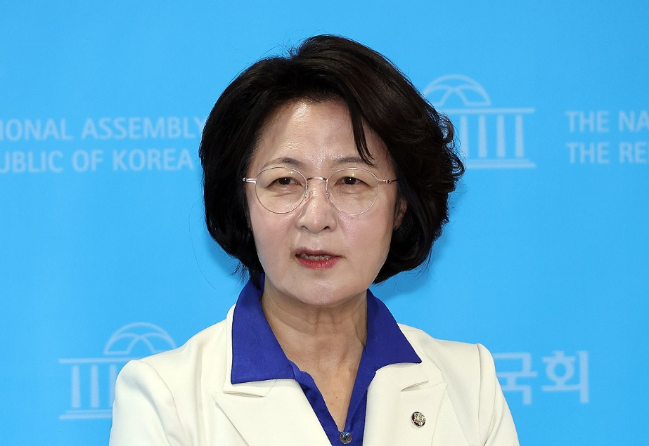 민선 9기 출범을 앞두고 경기도의 재정 건전성을 둘러싼 전·현직 도정 간의 정면충돌이 가시화되고 있다.